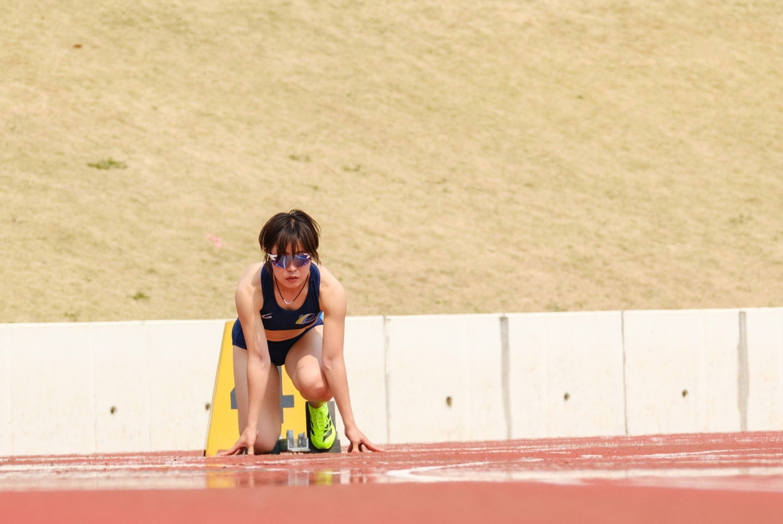 スタート練習をする門脇さん