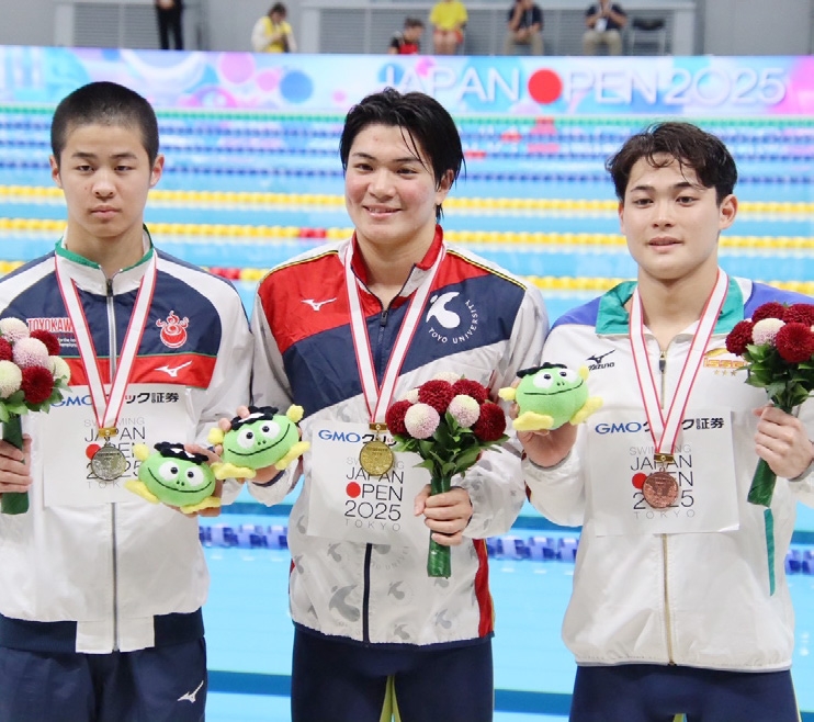 松下選手（中央）