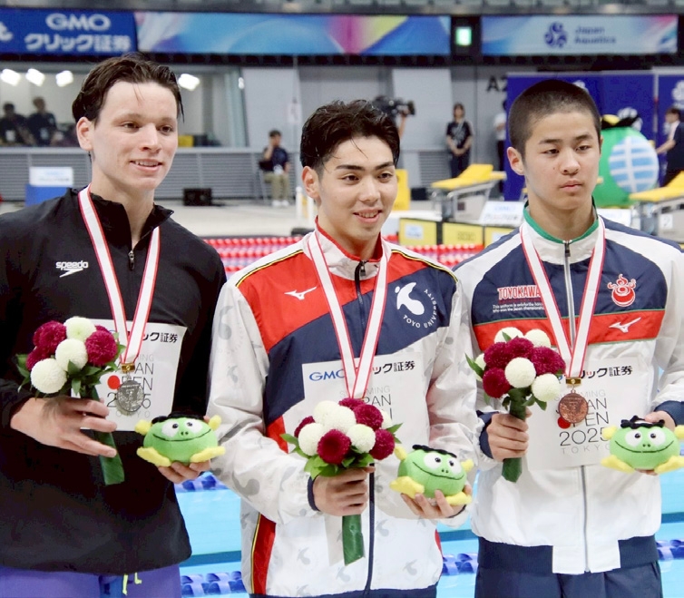 西川選手（中央）