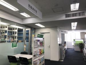 教職支援室入口と教職資料室入口