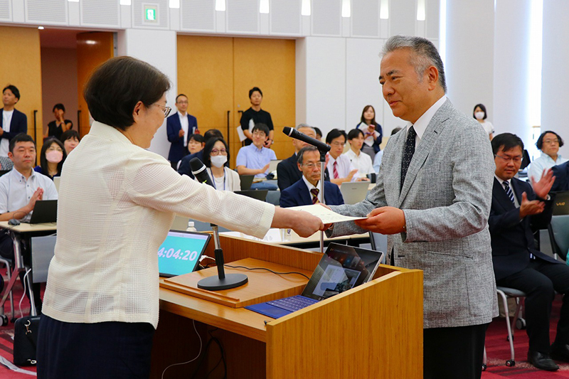 ②