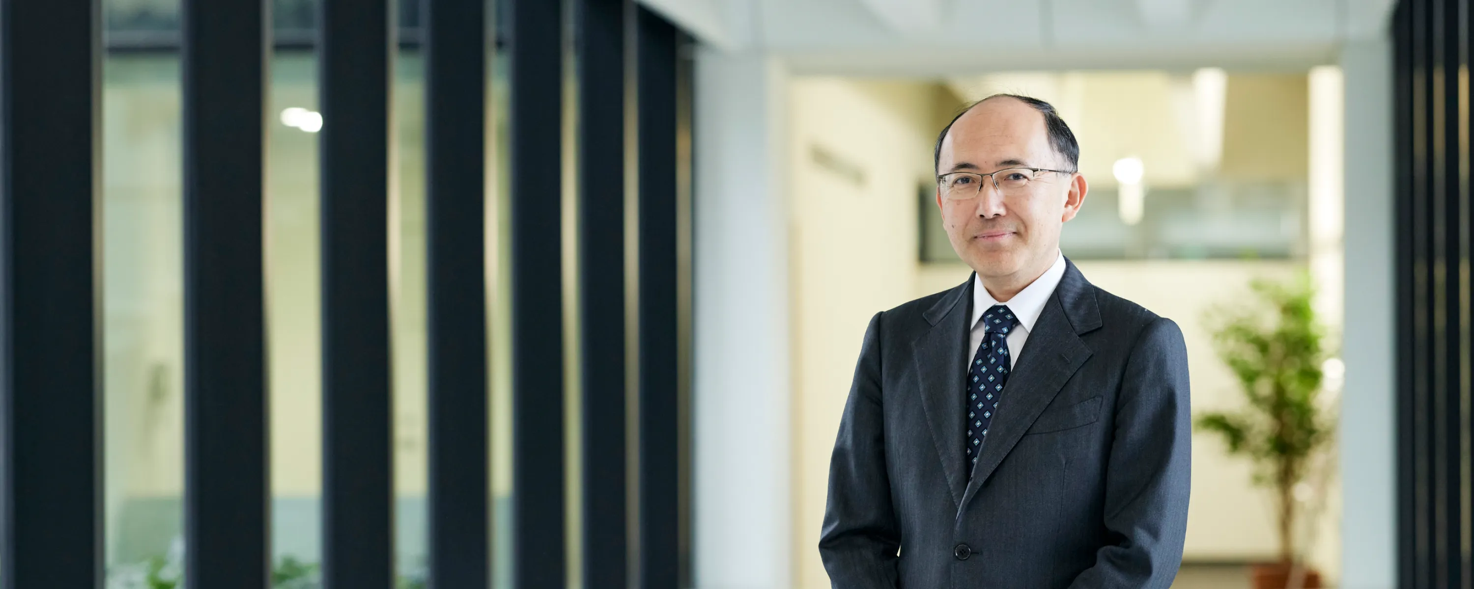 国際学研究科 学部長 岡村 敏之