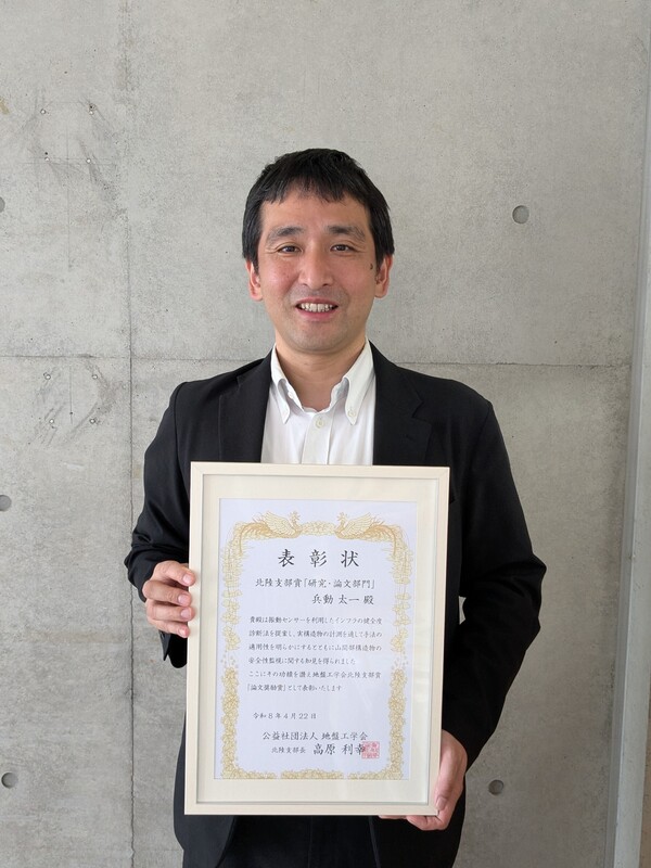 Photo_with_certificate