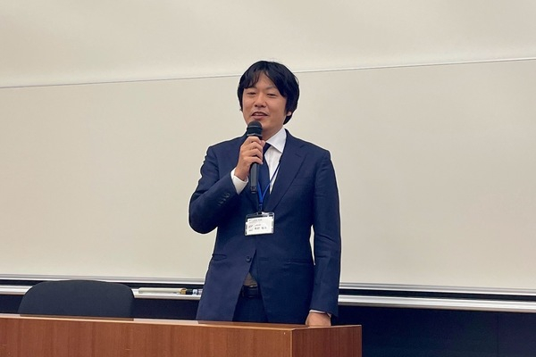 受賞スピーチの様子