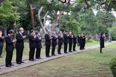 「南無絶対無限尊」三唱