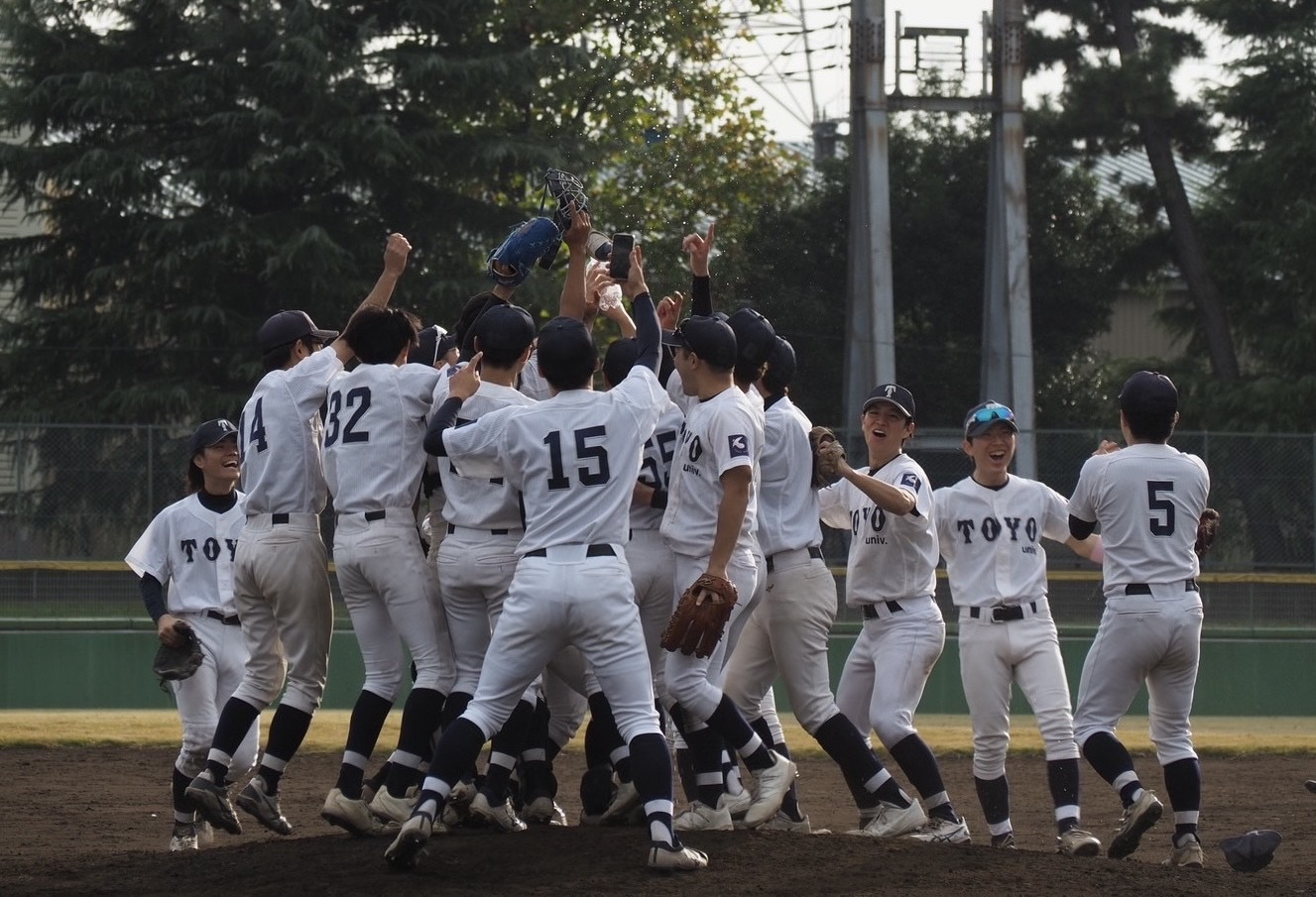 ①軟式野球部写真_チーム勝利時