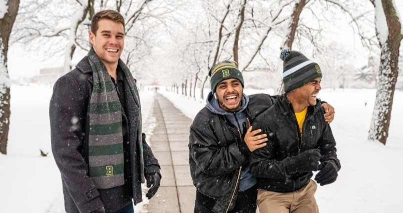 winter_students_alumni_walk_union_lab_fall_2019_15