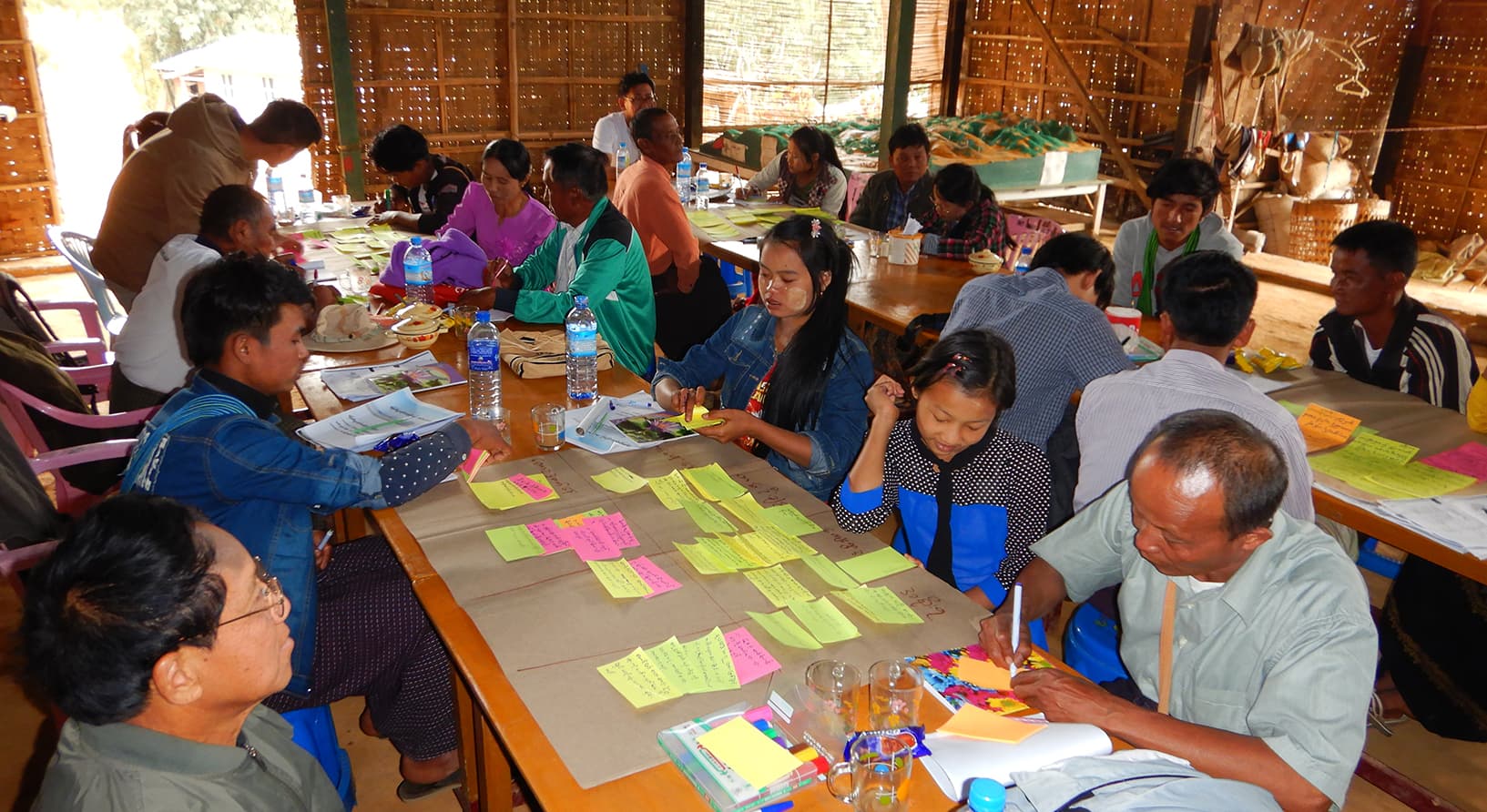 ミャンマー・インレー湖周辺の住民を対象にしたワークショップの様子