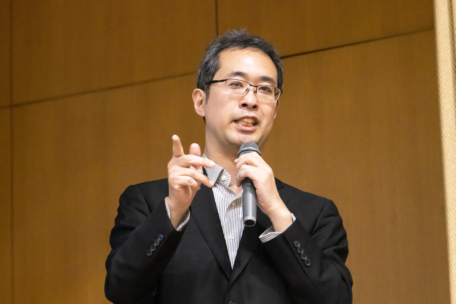 経営学部 教授 山本聡氏