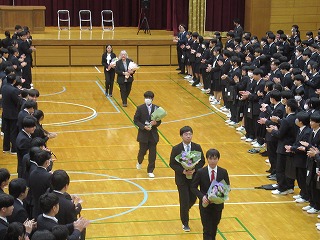 離任式退場の様子