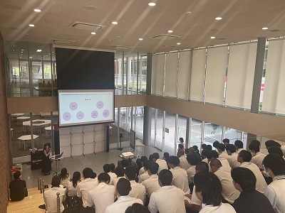 大学見学の様子