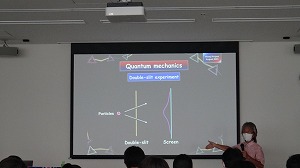 前川教授の講義の様子２