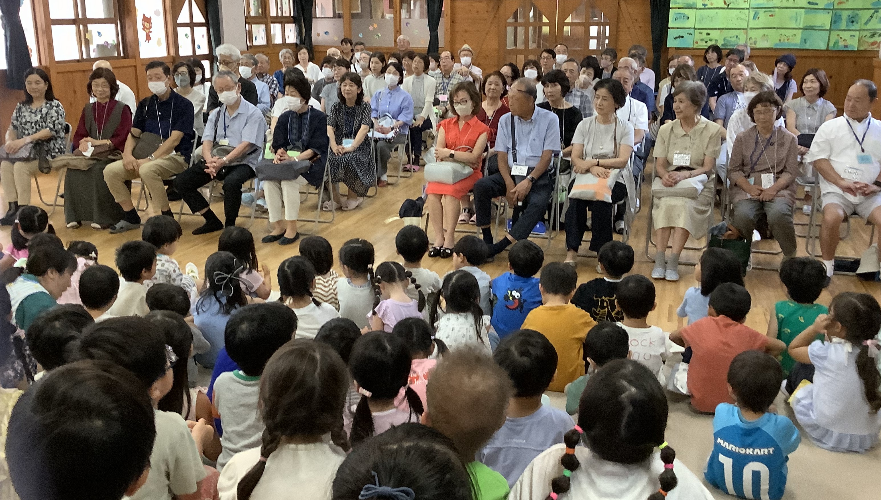 祖父母と遊ぶ（全景）1