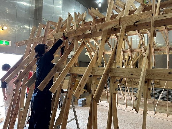 理工学研究科 建築学専攻の伊藤研究室が第75回全国植樹祭のウェルカム