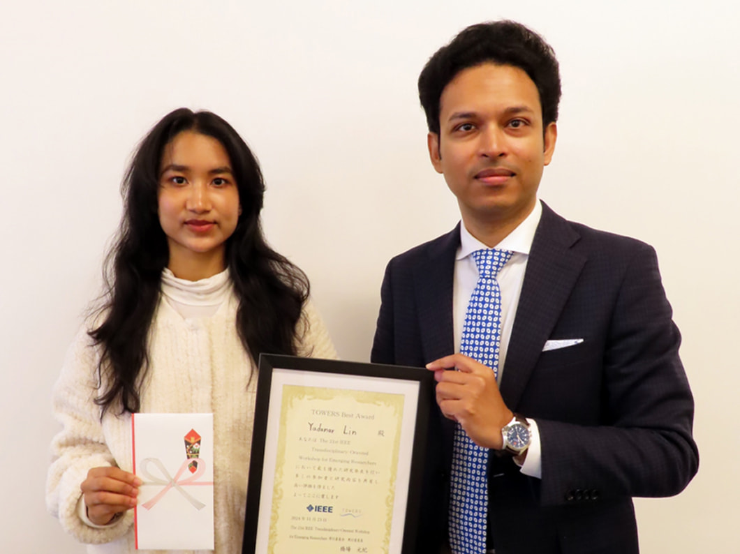 TOWERS Best Awardを受賞したYadanar Linさん(左)と指導教員のKhan教授(右)