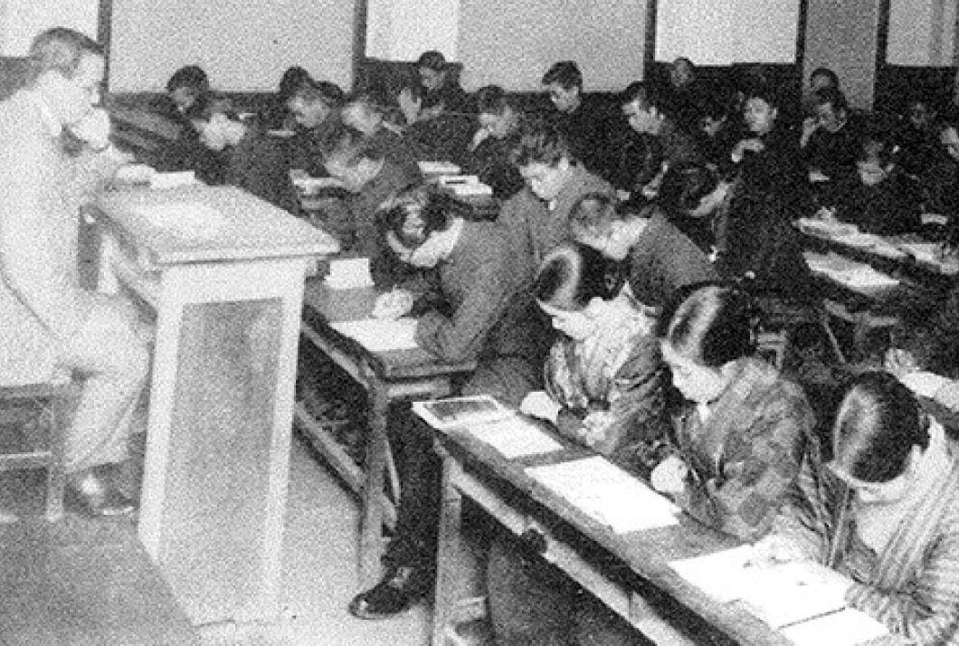 日本の私立大学で初めて女子の入学を許可