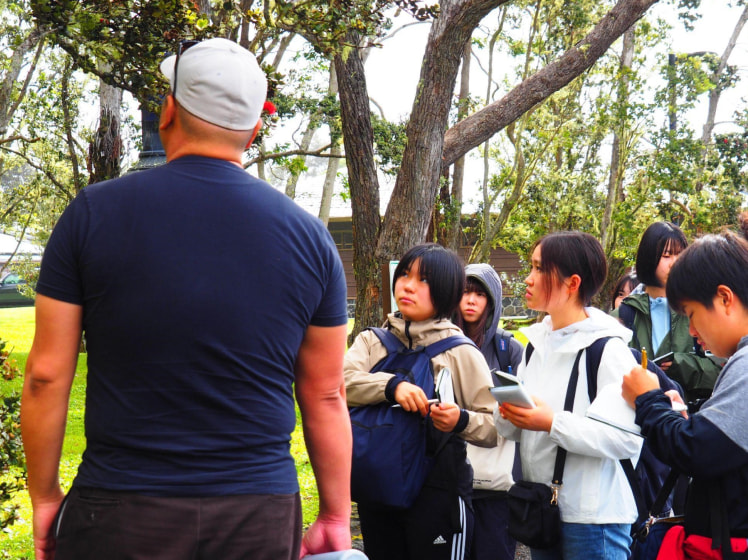 ハワイ火山国立公園でトレッキングを実施